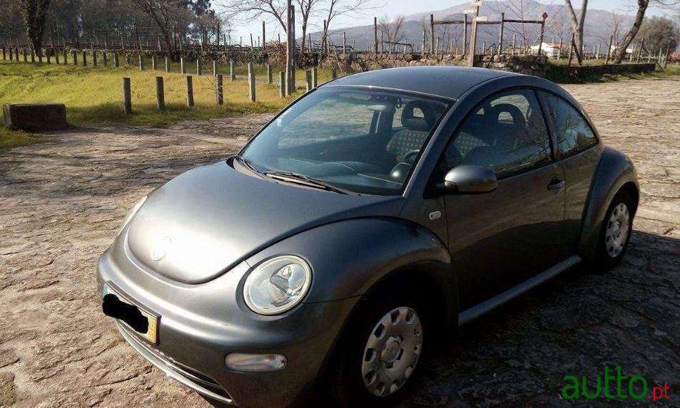 2002' Volkswagen Beetle photo #1