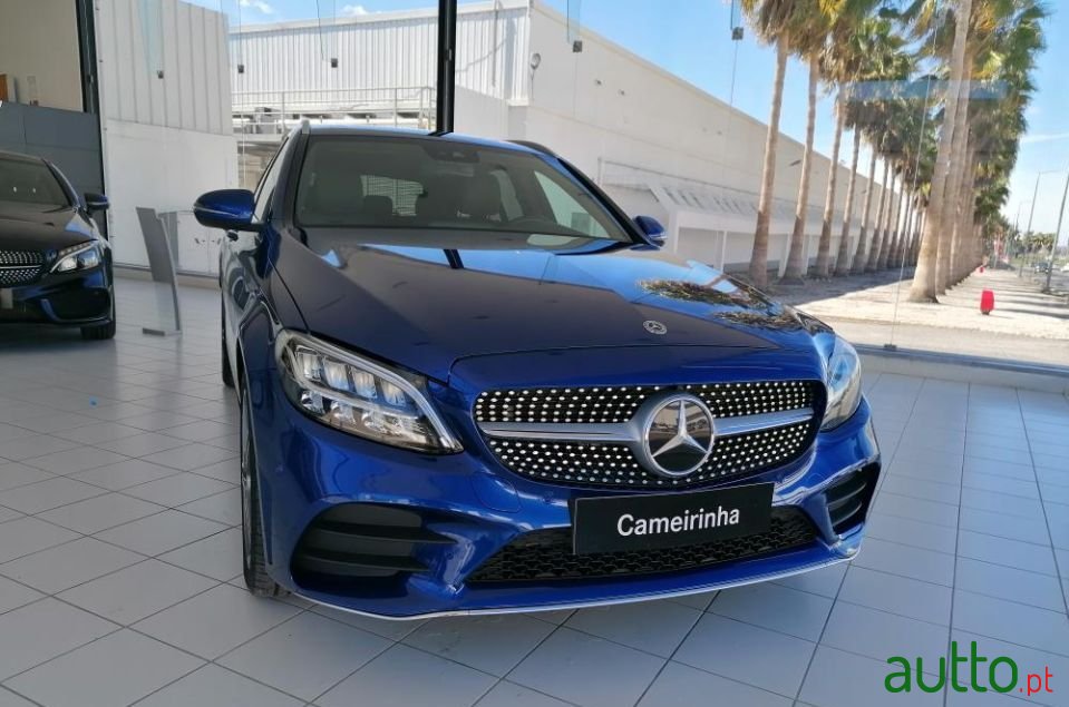 2020' Mercedes-Benz C-300 photo #2