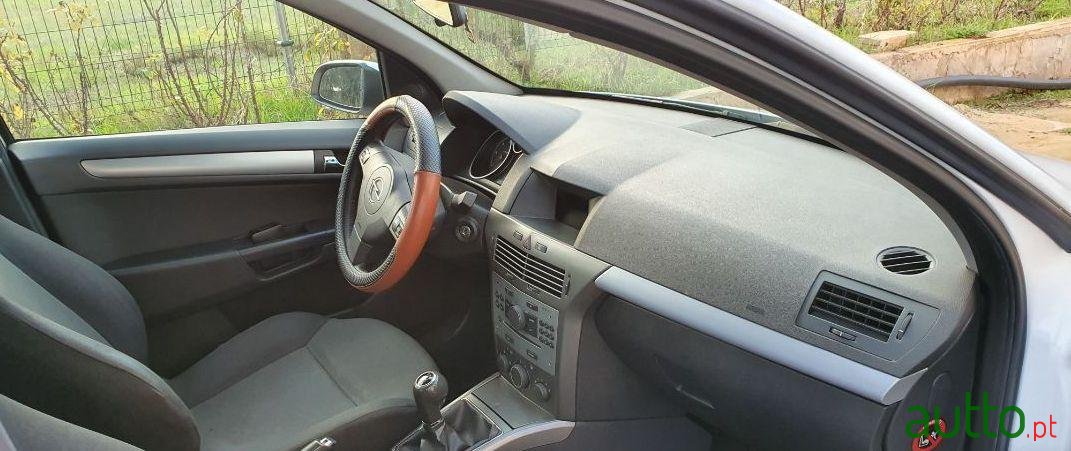 2006' Opel Astra Caravan photo #1