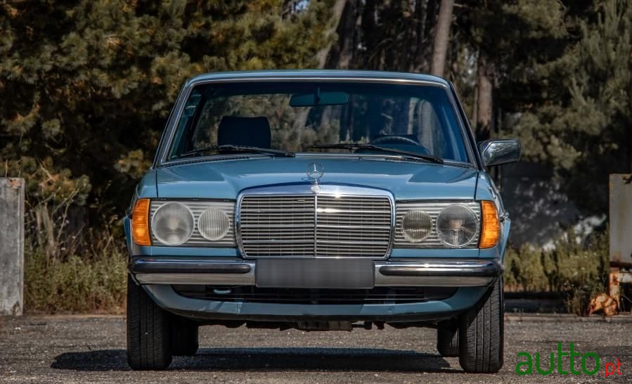 1981' Mercedes-Benz 200 photo #5