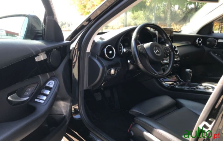 2015' Mercedes-Benz C-200 photo #3