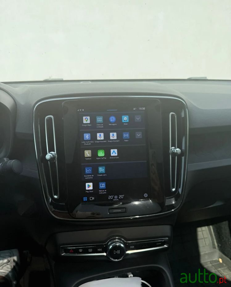 2023' Volvo C40 photo #3