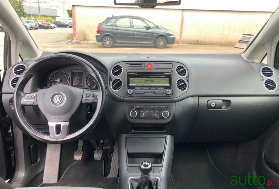 2010' Volkswagen Golf Plus Highline photo #3