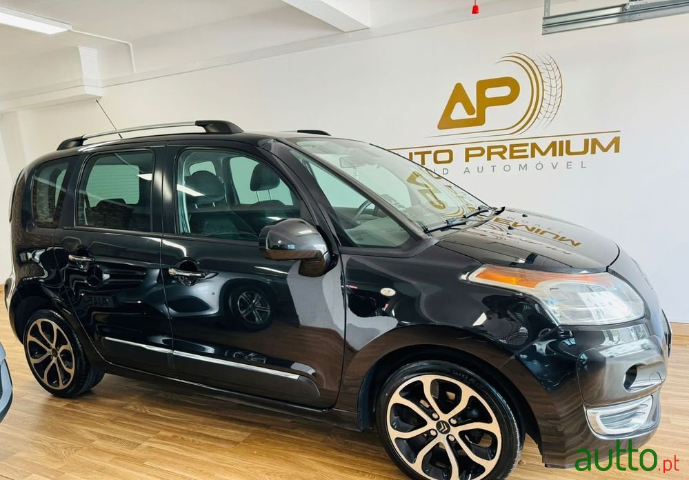 2010' Citroen C3 Picasso photo #3