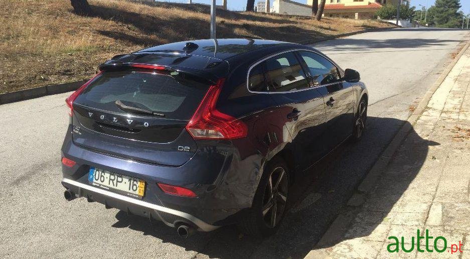 2014' Volvo V40 R - Design photo #1