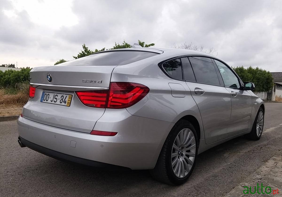 2010' BMW 530 Gran Turismo photo #2