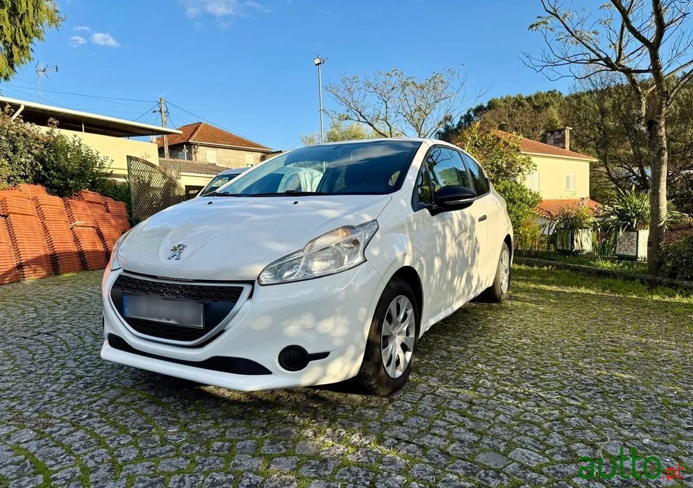 2013' Peugeot 208 1.0 Vti Access photo #2
