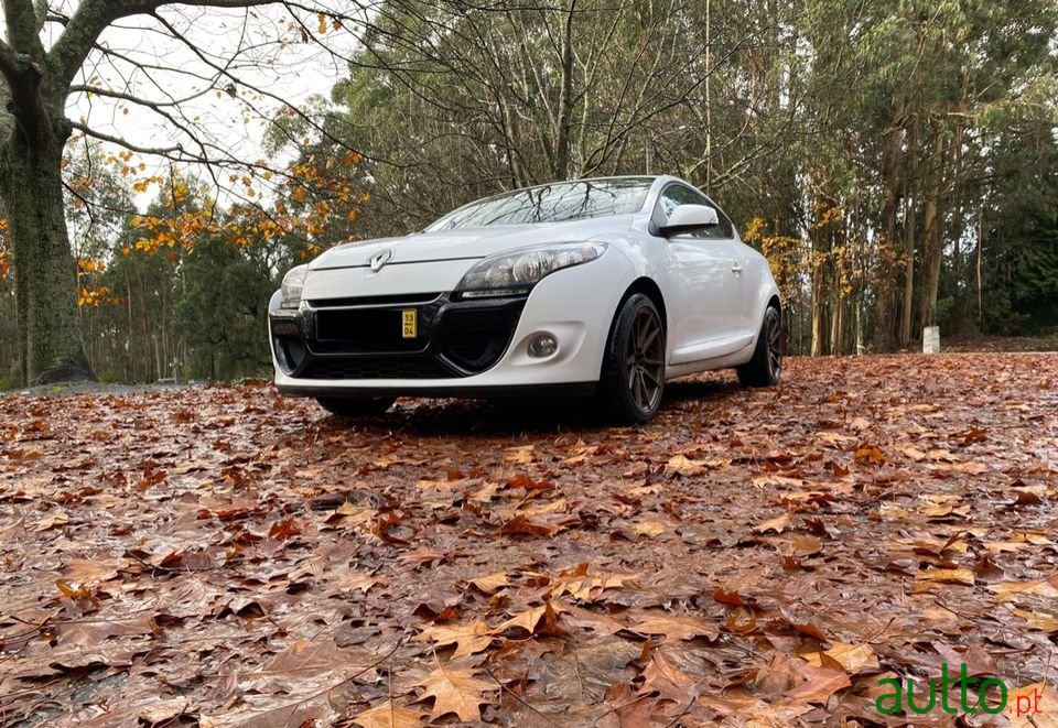 2013' Renault Megane photo #1