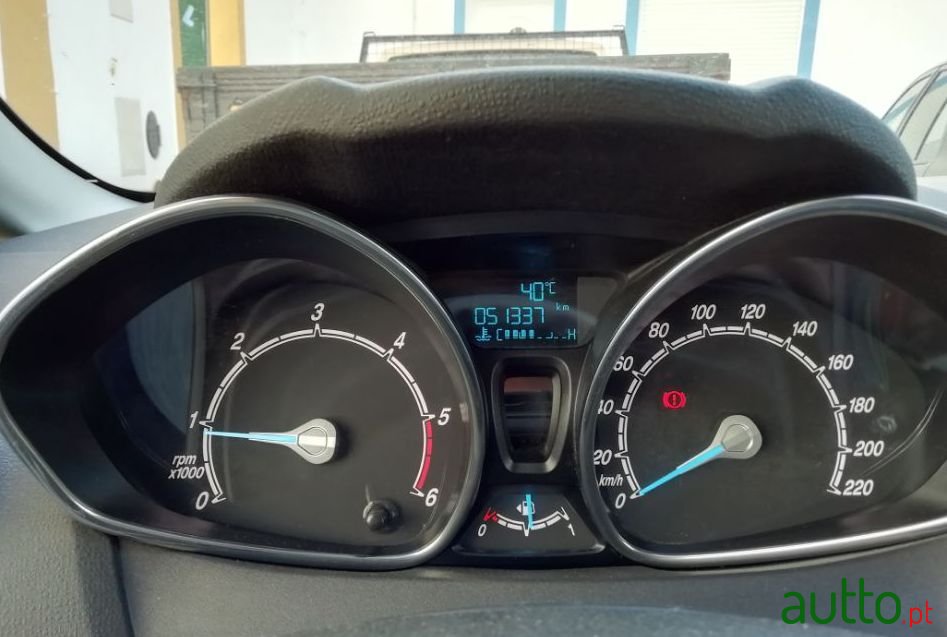 2015' Ford Fiesta photo #4