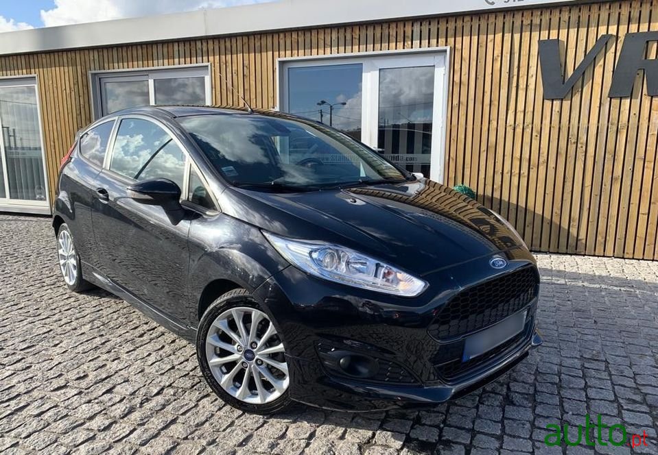 2013' Ford Fiesta photo #3