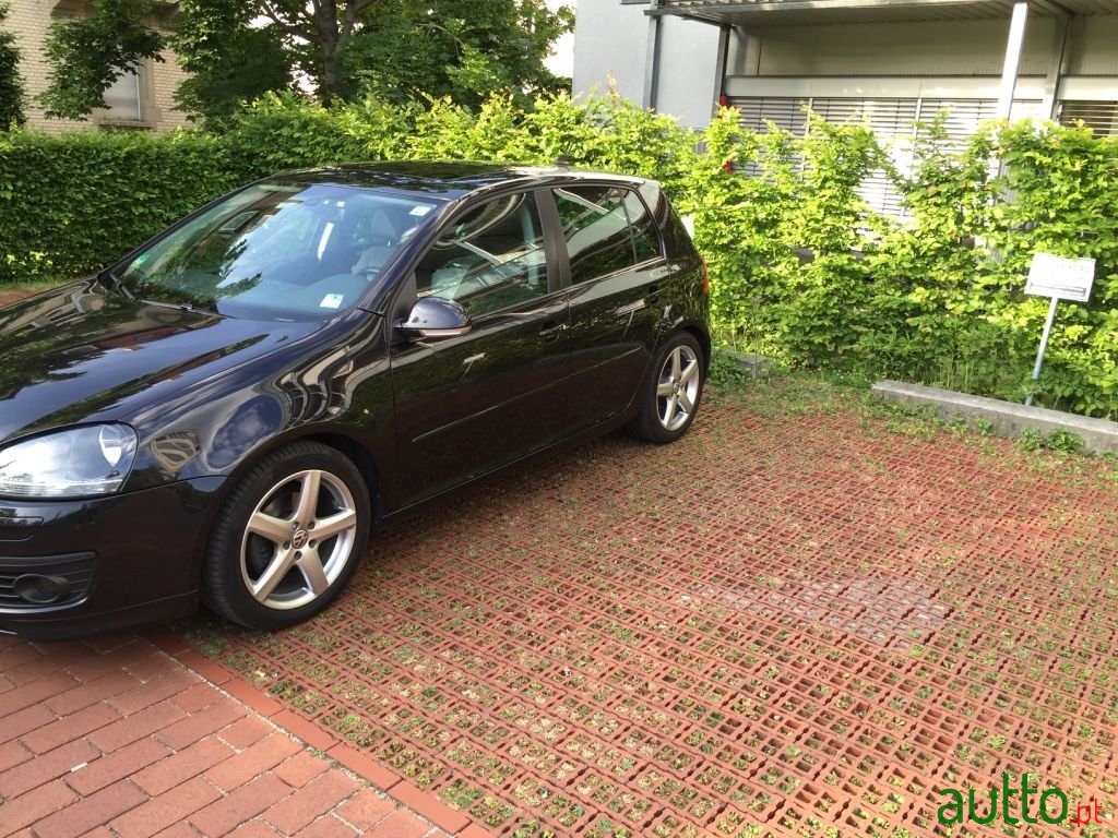 2006' Volkswagen Golf photo #2
