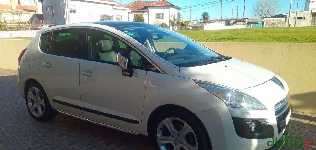 2012' Peugeot 3008 photo #1