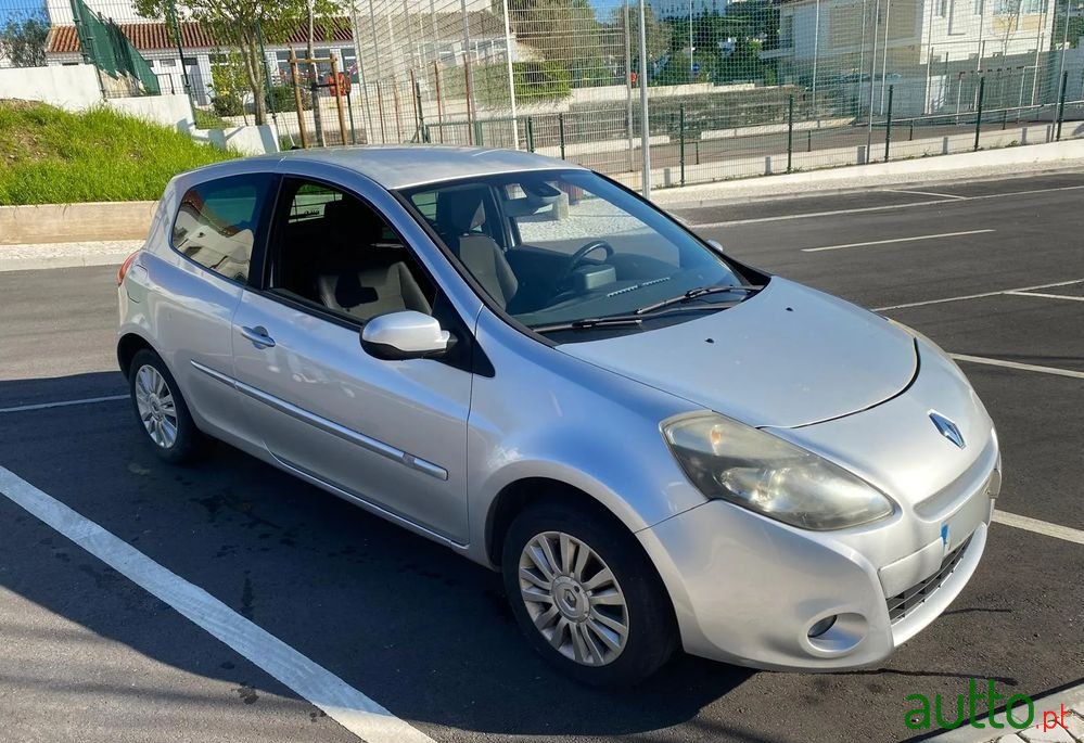 2009' Renault Clio photo #1