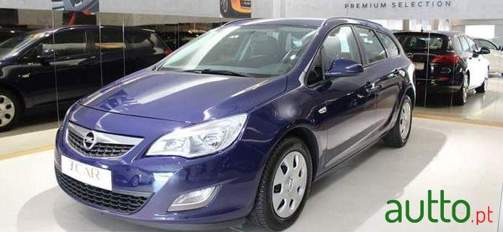 2011' Opel Astra Sports Tourer photo #1