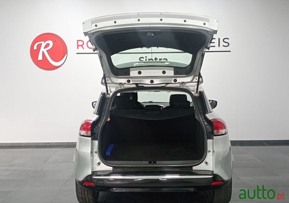 2015' Renault Clio Sport Tourer photo #5