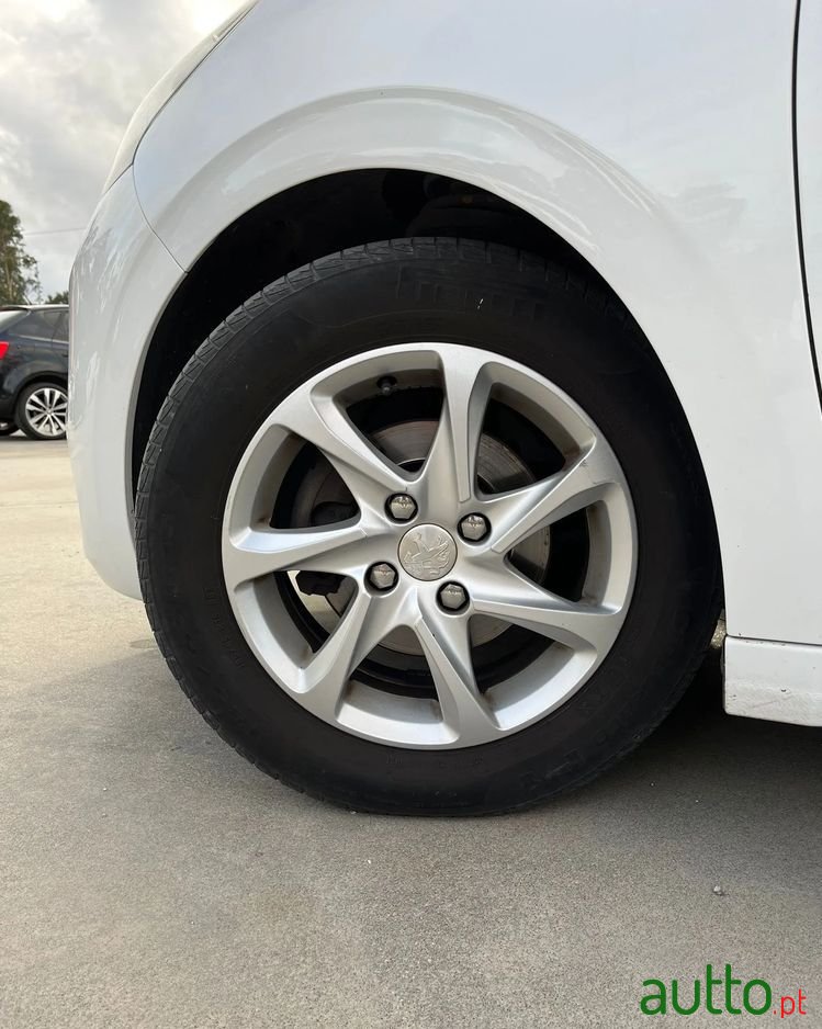 2016' Peugeot 208 photo #6