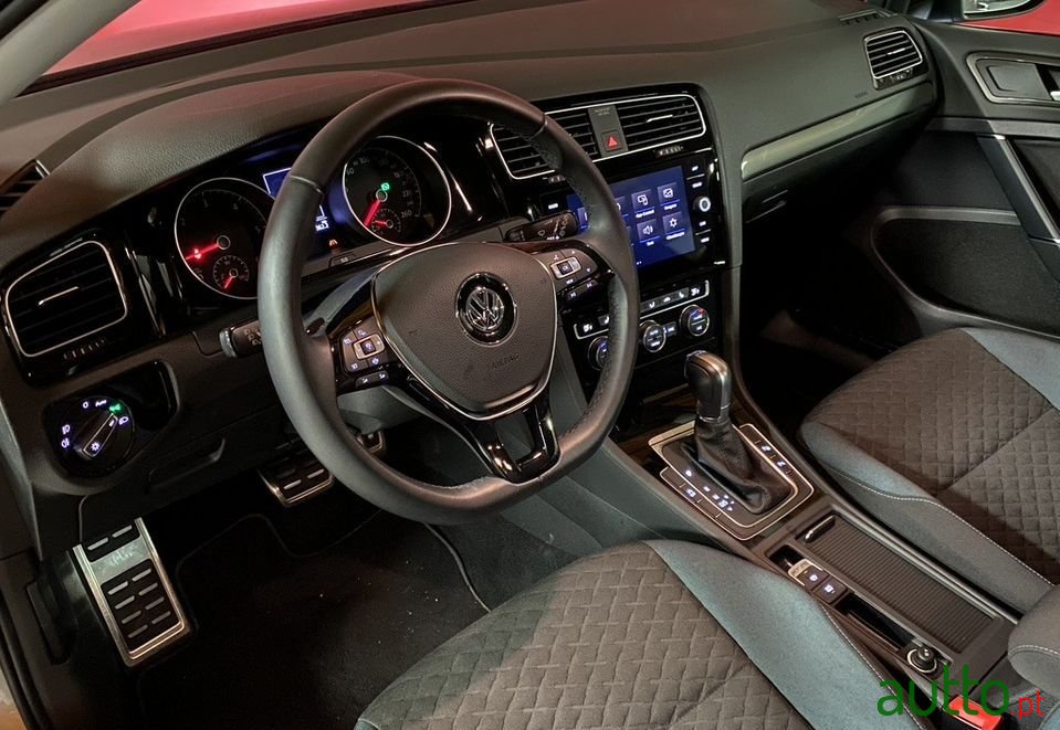 2019' Volkswagen Golf photo #5