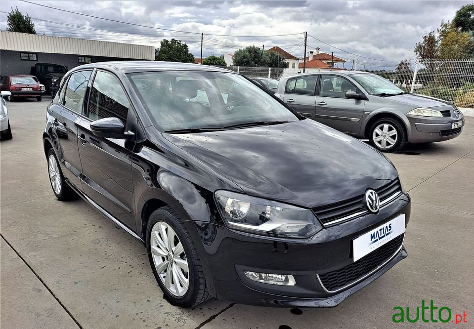 2010' Volkswagen Polo photo #1