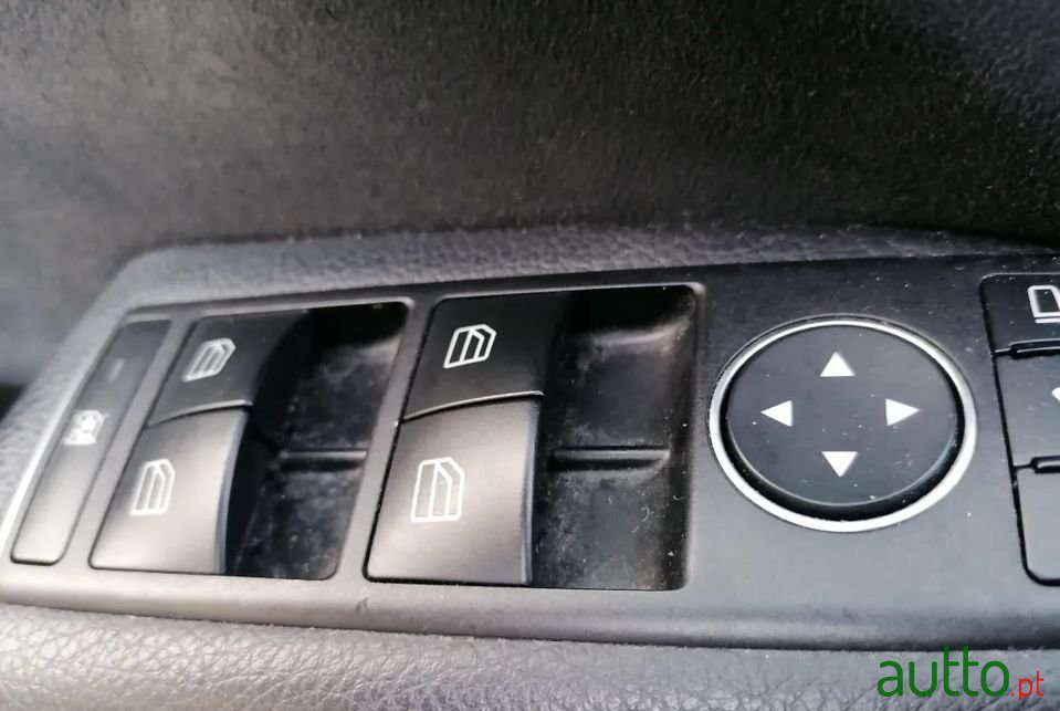 2018' Mercedes-Benz Cla-180 photo #6