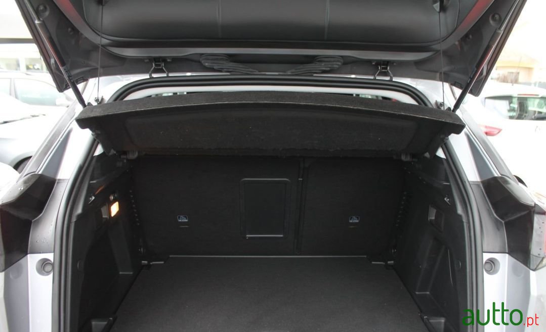 2018' Peugeot 3008 photo #6