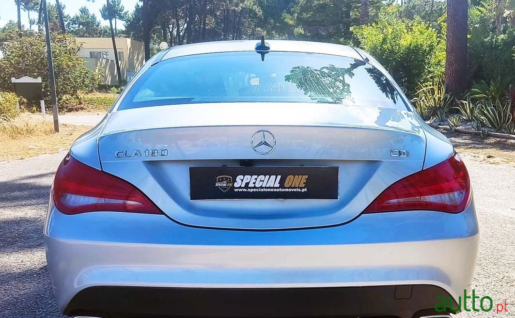 2015' Mercedes-Benz Cla-180 photo #5