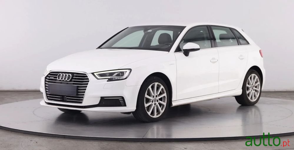 2016' Audi A3 Sportback S Tronic photo #2
