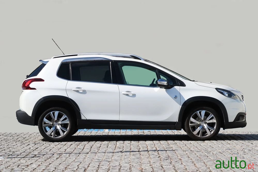 2017' Peugeot 2008 photo #6