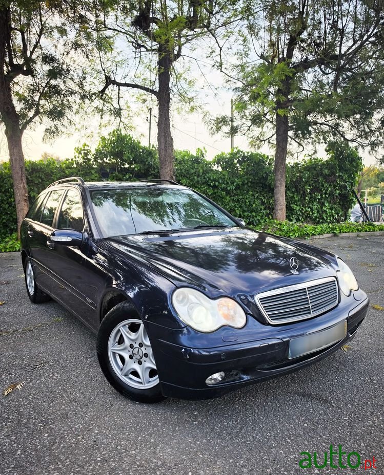 2004' Mercedes-Benz Classe C photo #3