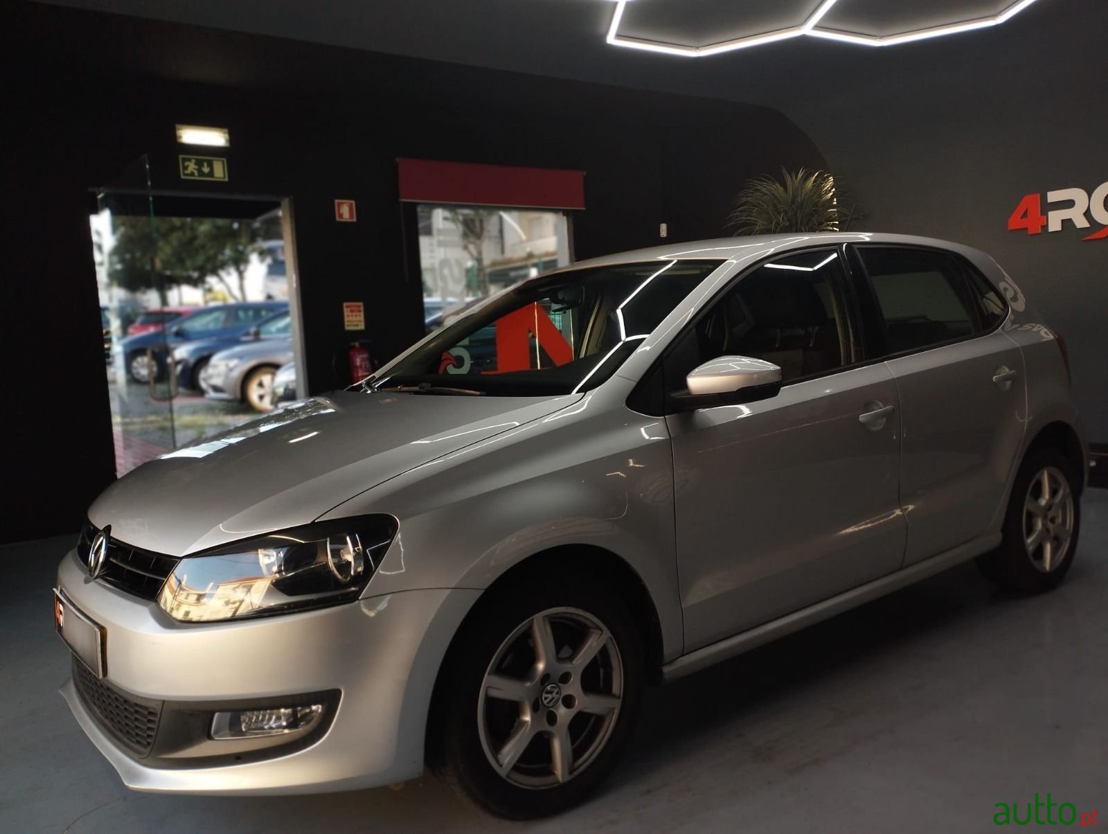 2014' Volkswagen Polo photo #1