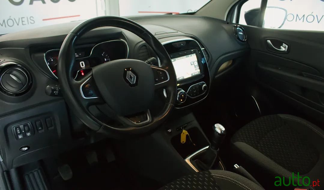 2019' Renault Captur photo #5