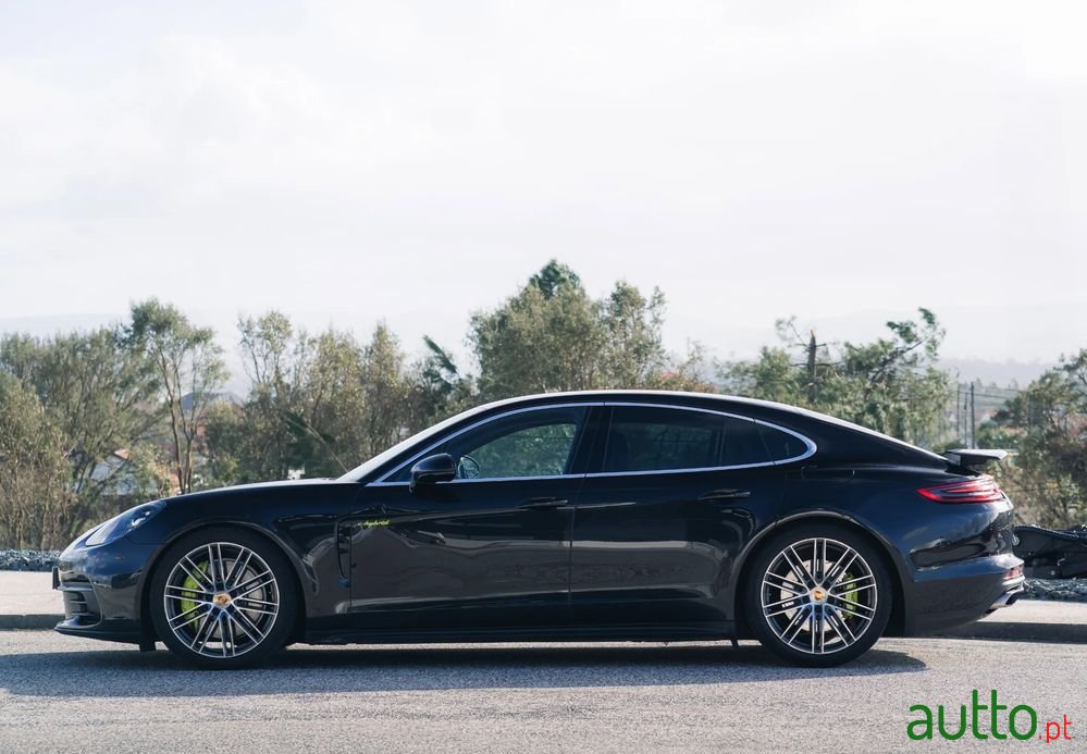 2018' Porsche Panamera 4 E-Hybrid photo #2