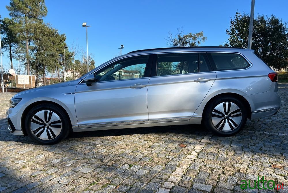 2020' Volkswagen Passat Variant photo #3