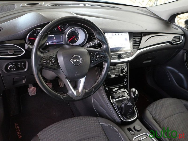 2016' Opel Astra photo #2