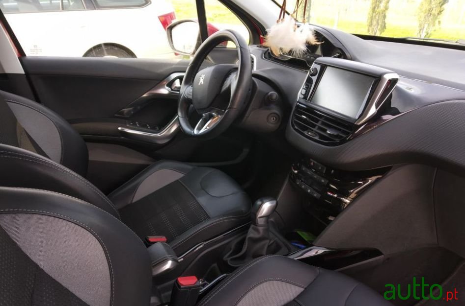 2016' Peugeot 2008 photo #3