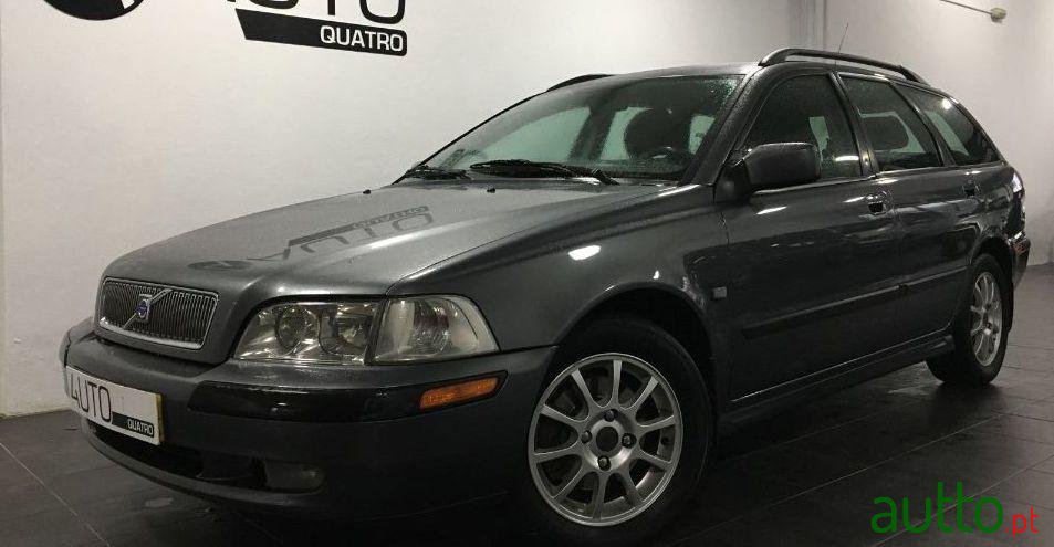 2001' Volvo V40 1.9D Cr photo #1
