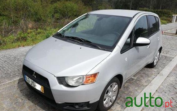 2010' Mitsubishi Colt photo #3