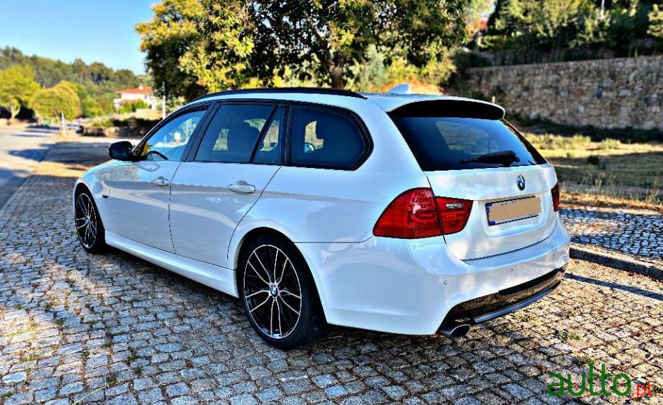 2010' BMW 318 photo #3