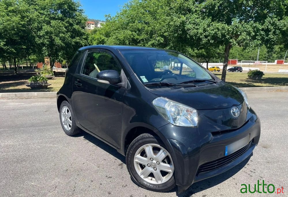 2010' Toyota iQ photo #5