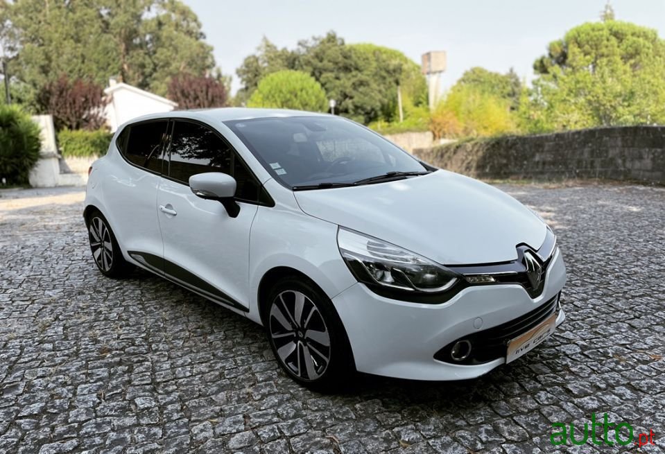 2013' Renault Clio photo #2