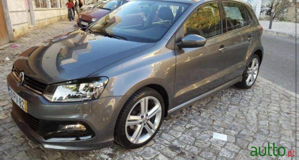 2015' Volkswagen Polo 1.2 Tsi R-Line photo #2