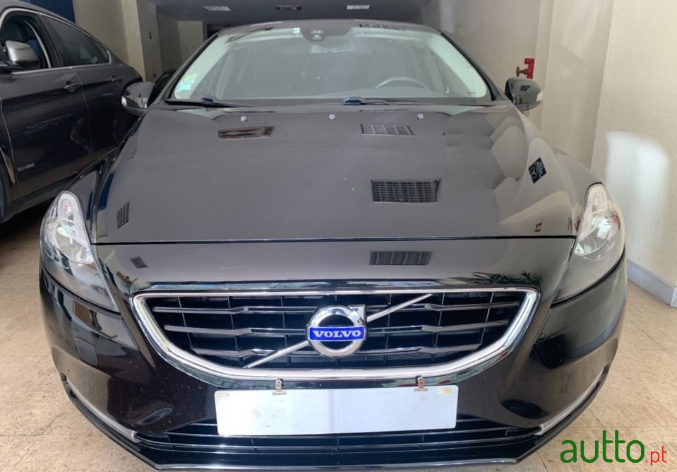 2015' Volvo V40 photo #2