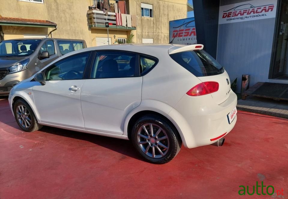 2011' SEAT Leon photo #3