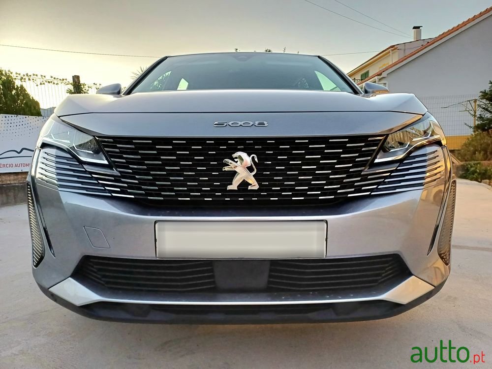 2021' Peugeot 5008 photo #2