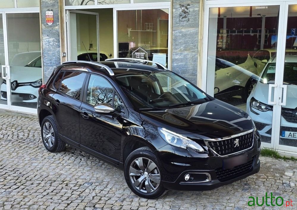 2017' Peugeot 2008 1.2 Puretech Style photo #3