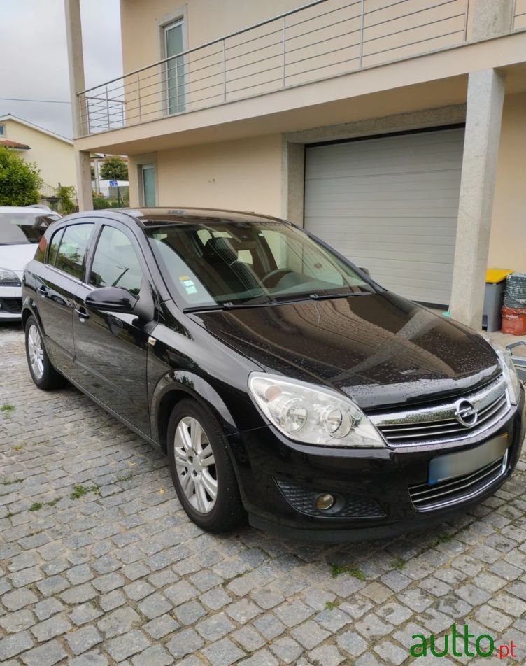 2008' Opel Astra 1.4 Edition photo #1
