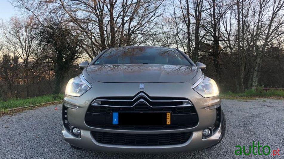 2014' Citroen DS5 photo #2