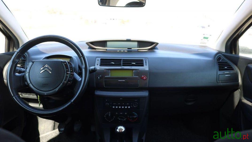 2008' Citroen C4 photo #3
