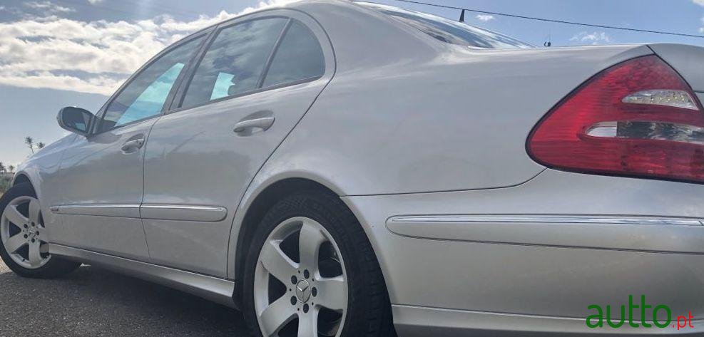 2005' Mercedes-Benz E-220 Avantgarde photo #2