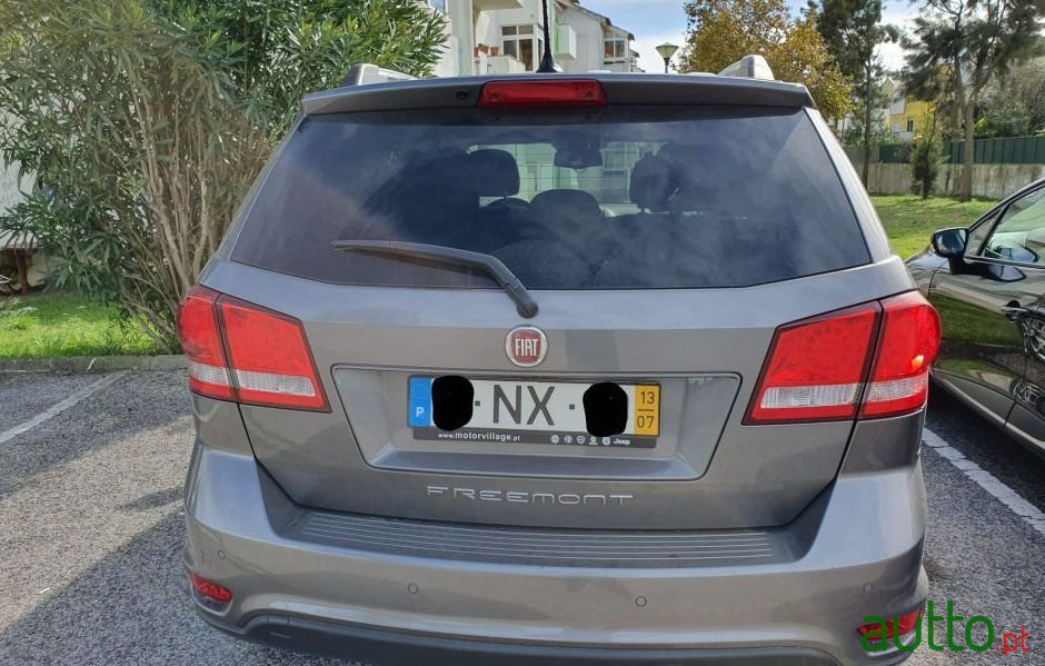 2013' Fiat Freemont photo #4