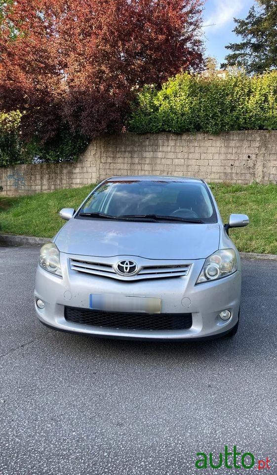 2010' Toyota Auris photo #1